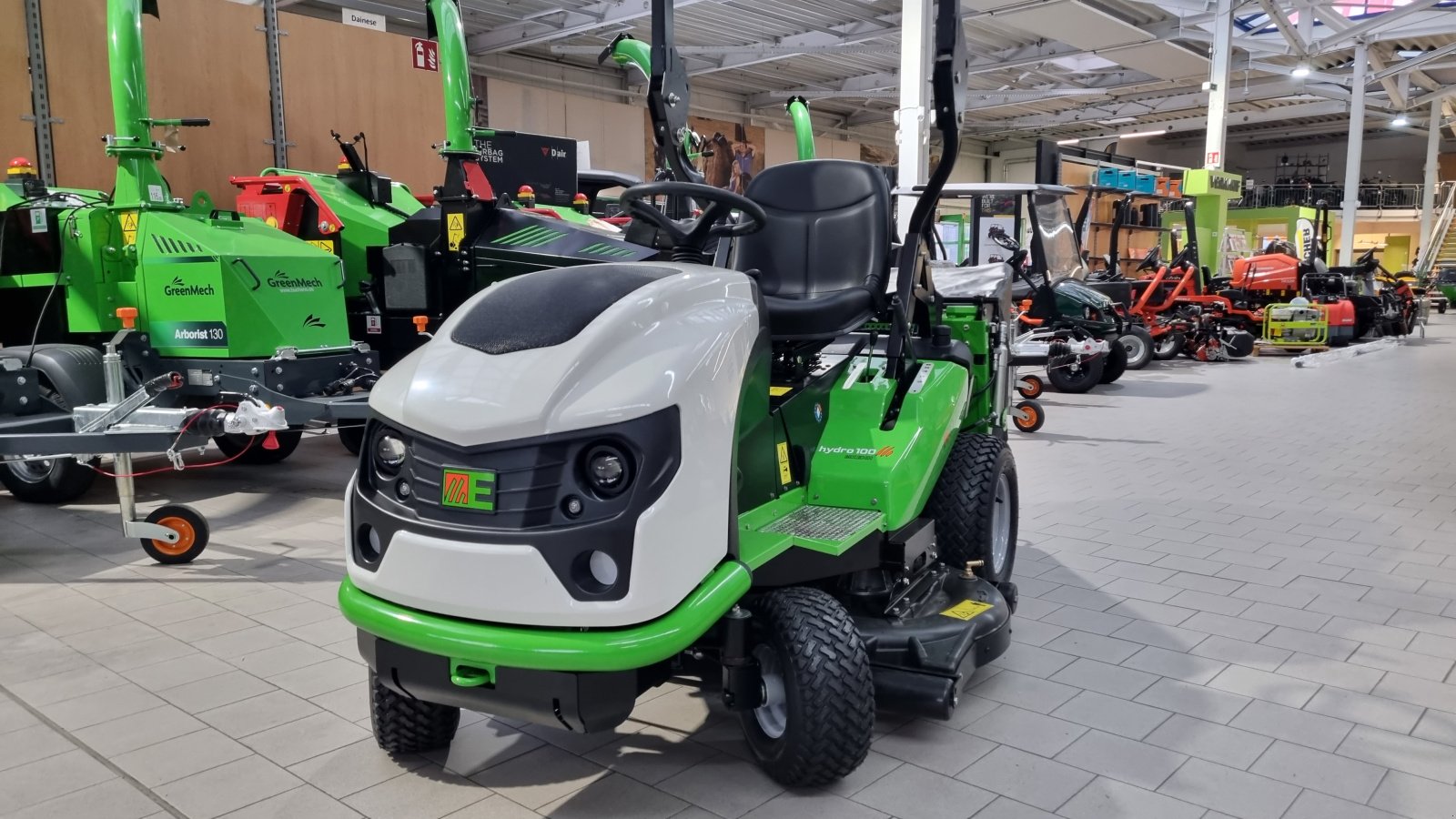 Rasentraktor des Typs Etesia MKEHH Hydro 100, Neumaschine in Olpe (Bild 5)