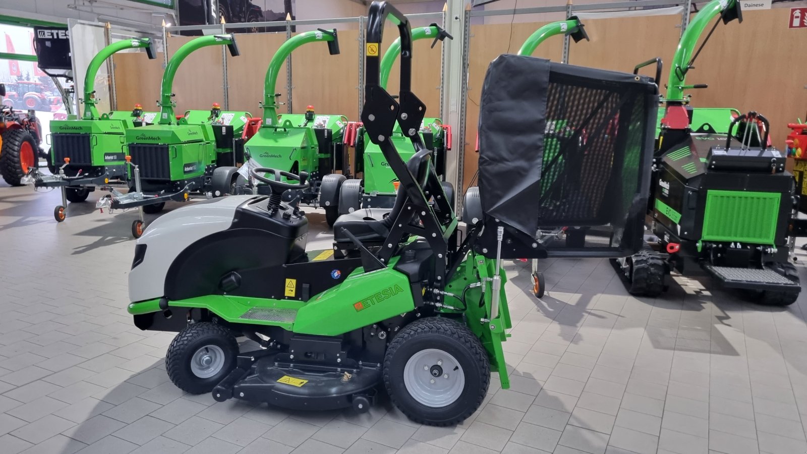 Rasentraktor des Typs Etesia MKEHH Hydro 100, Neumaschine in Olpe (Bild 8)