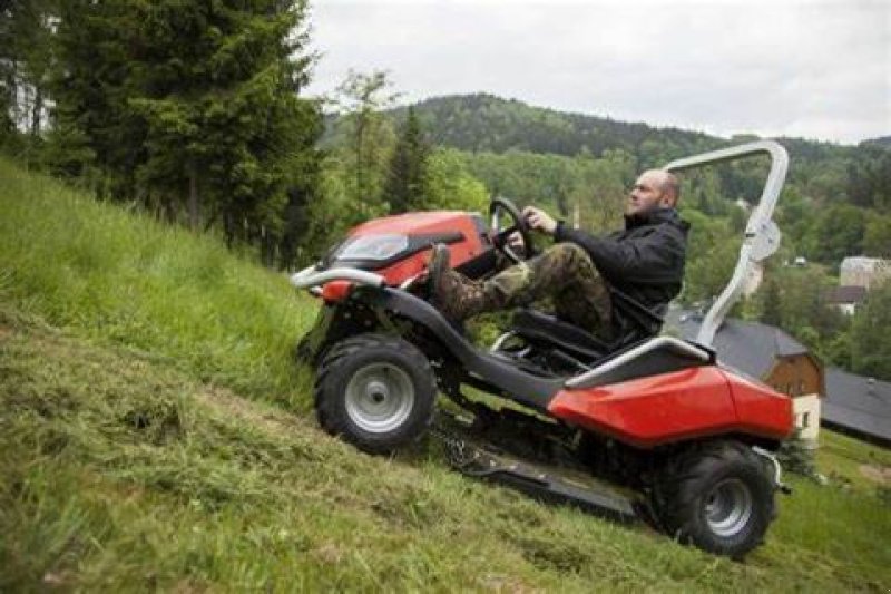 Rasentraktor van het type Herkules Herkules HXT 110-23 4WD, Neumaschine in NATTERNBACH (Foto 10)