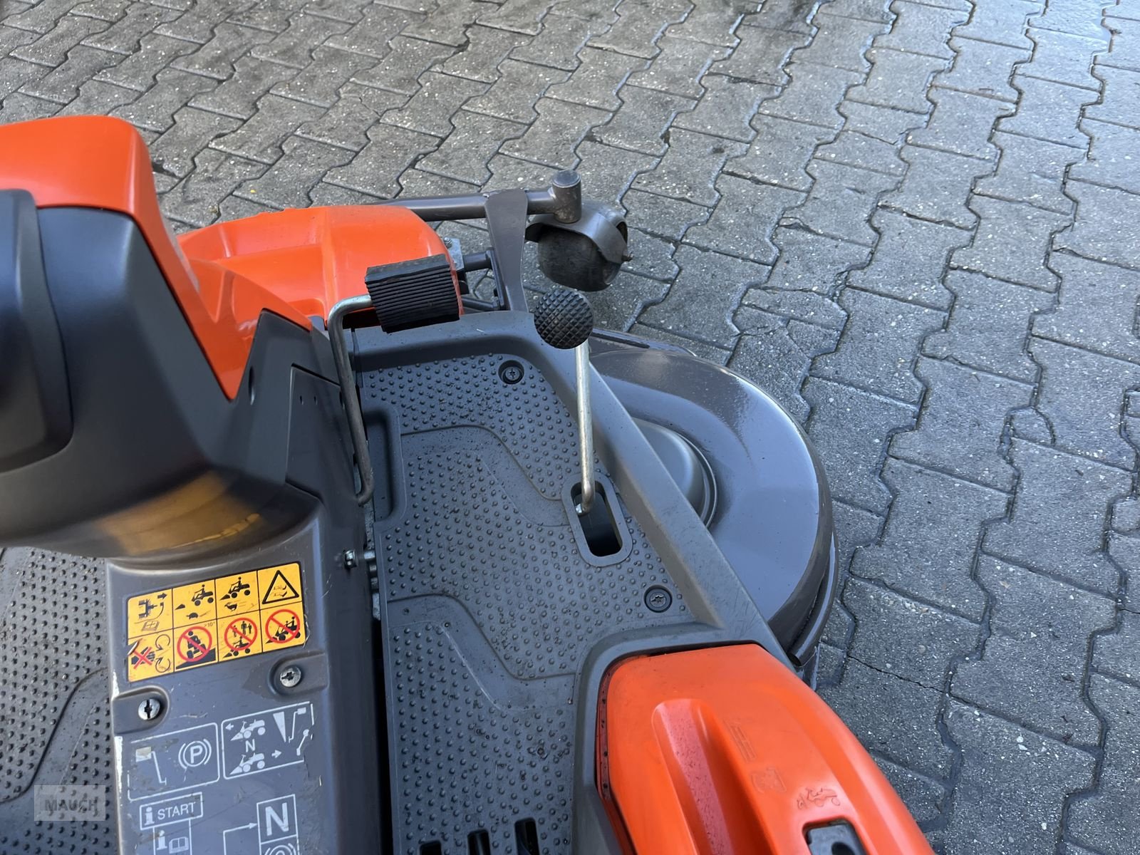 Rasentraktor des Typs Husqvarna 316TXs AWD mit Mähdeck, Gebrauchtmaschine in Burgkirchen (Bild 3)