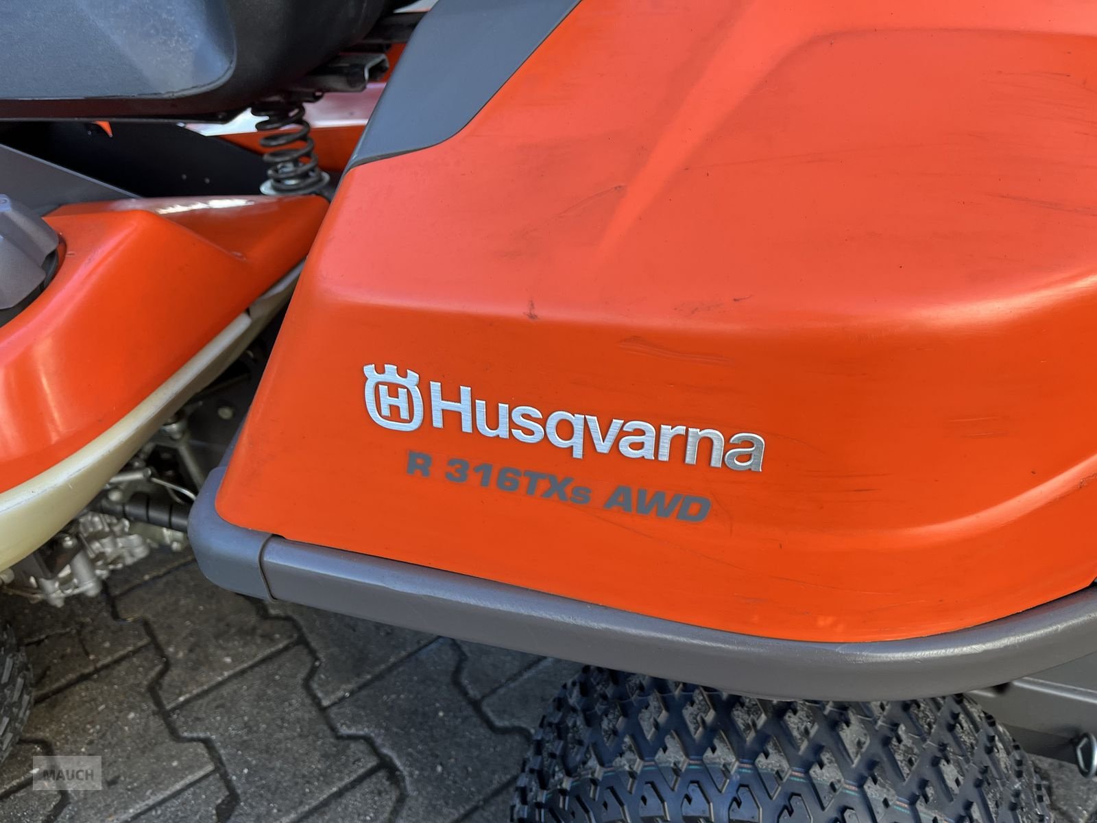 Rasentraktor des Typs Husqvarna 316TXs AWD mit Mähdeck, Gebrauchtmaschine in Burgkirchen (Bild 10)