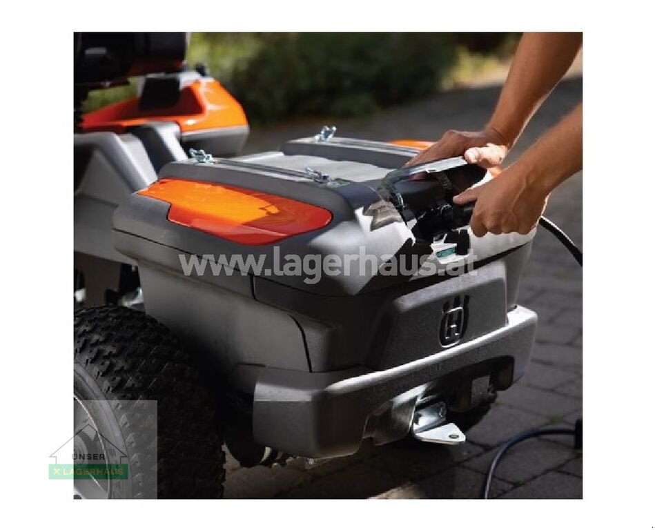 Rasentraktor del tipo Husqvarna AKKU RIDER R200IX, Neumaschine en Wolfpassing (Imagen 3)