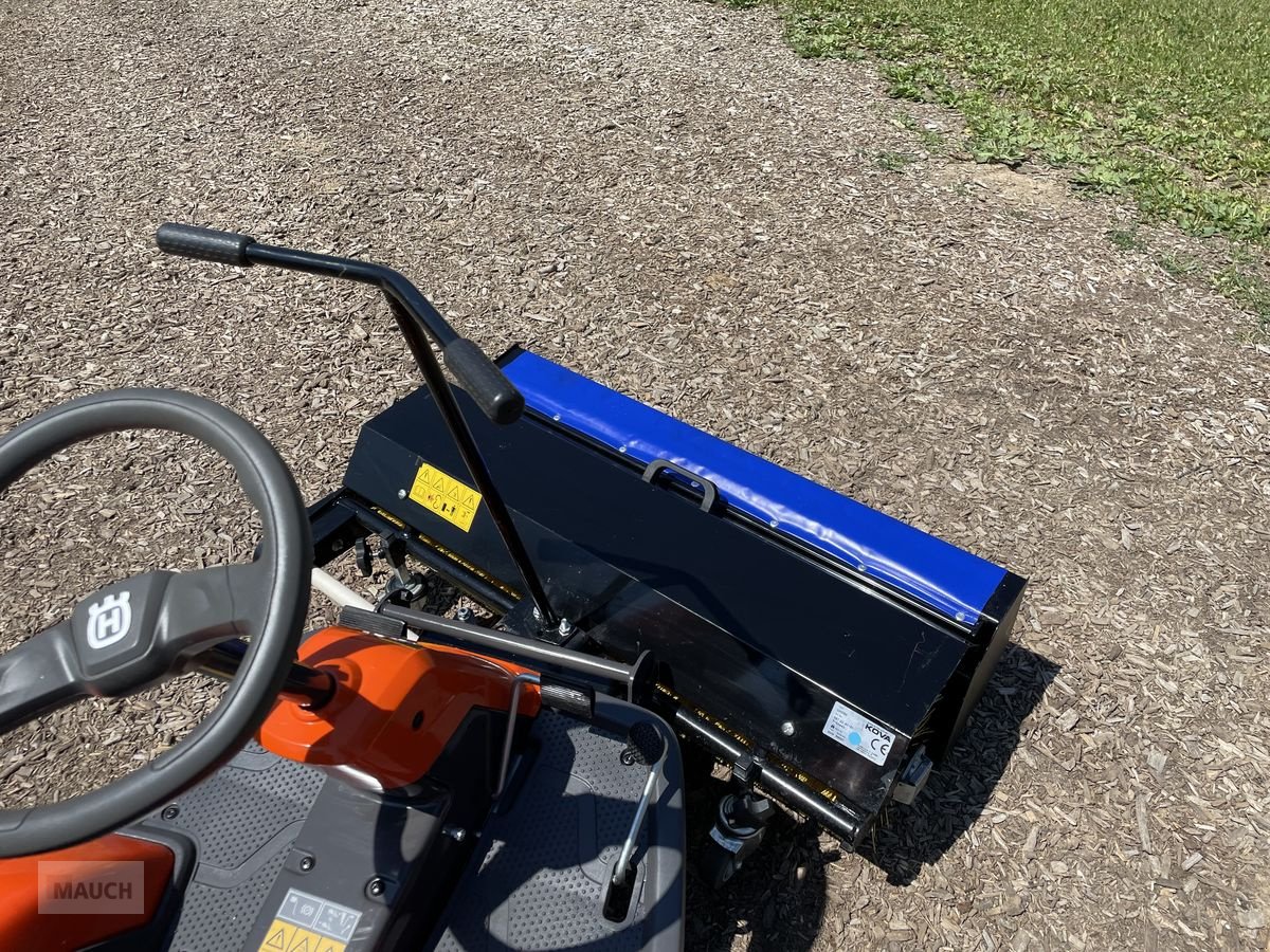 Rasentraktor van het type Husqvarna Kehrbürste / Kehrmaschine für 216er/ 316er Rider, Neumaschine in Burgkirchen (Foto 16)