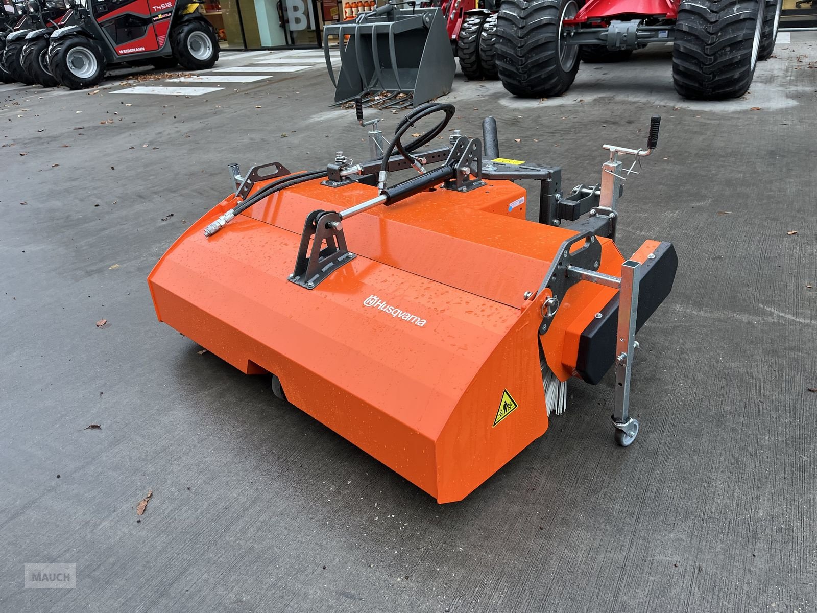 Rasentraktor van het type Husqvarna Kehrmaschine für 500er Serie mit Sammelwanne, Vorführmaschine in Burgkirchen (Foto 12)