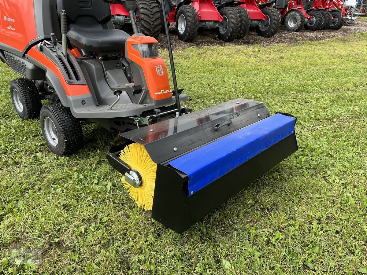 Rasentraktor tip Husqvarna Kehrmaschine mit Sammelwanne 300er Serie, Neumaschine in Burgkirchen (Poză 11)