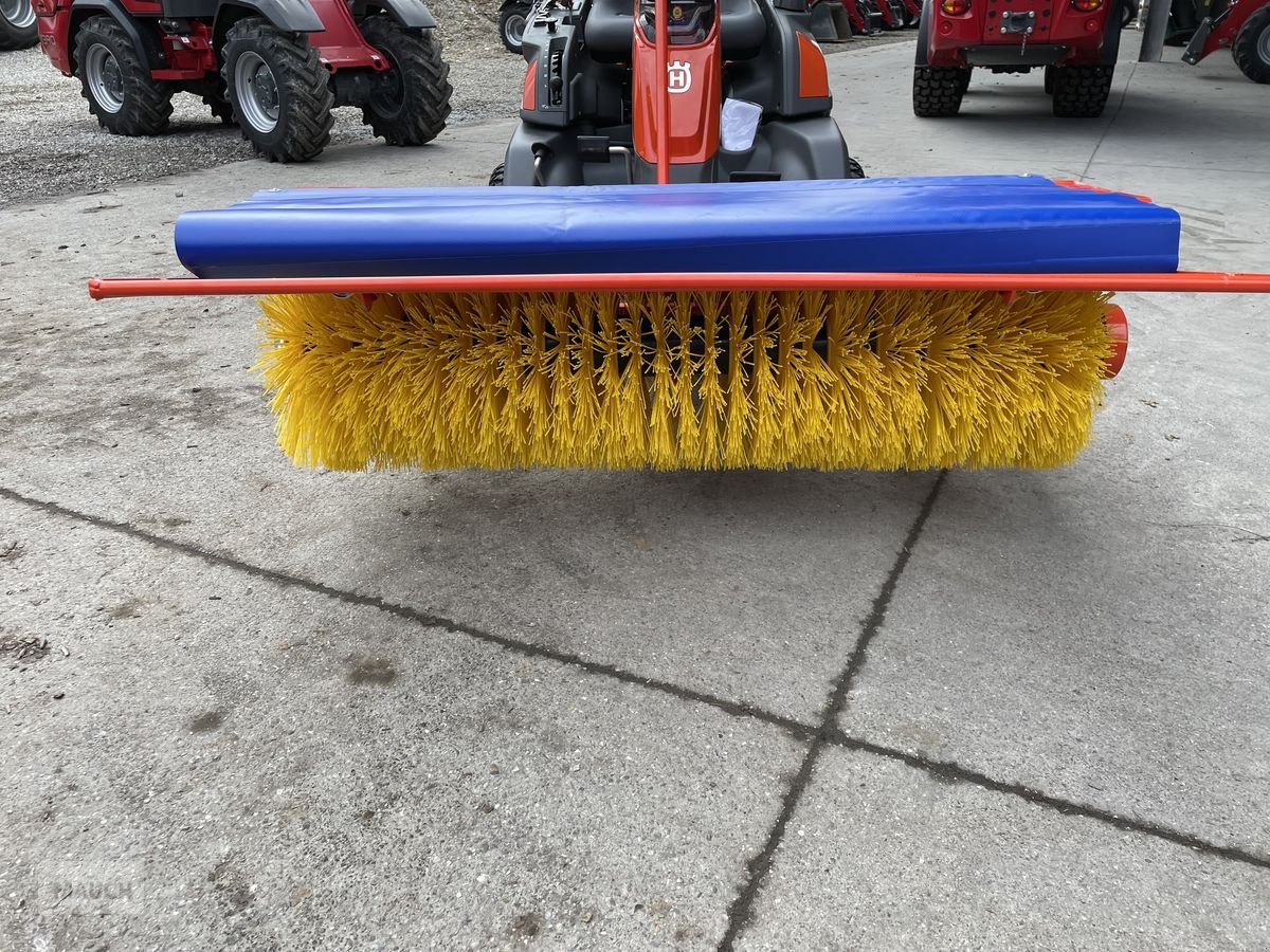 Rasentraktor tip Husqvarna Kehrmaschine mit Sammelwanne 400er Serie, Neumaschine in Burgkirchen (Poză 14)