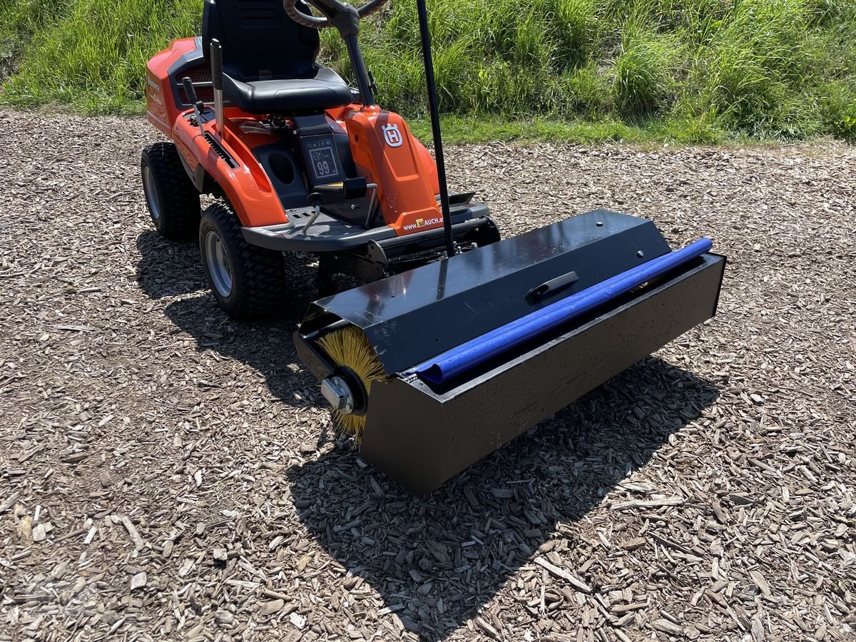 Rasentraktor Türe ait Husqvarna Kehrmaschine mit Sammelwanne für 200er Serie, Neumaschine içinde Burgkirchen (resim 11)