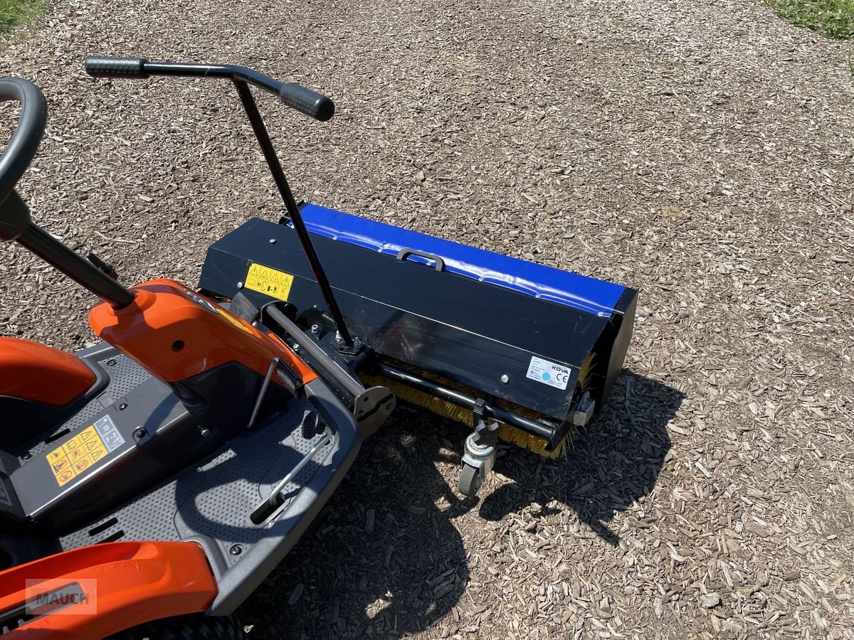 Rasentraktor des Typs Husqvarna Kehrmaschine mit Sammelwanne für 200er Serie, Neumaschine in Burgkirchen (Bild 18)