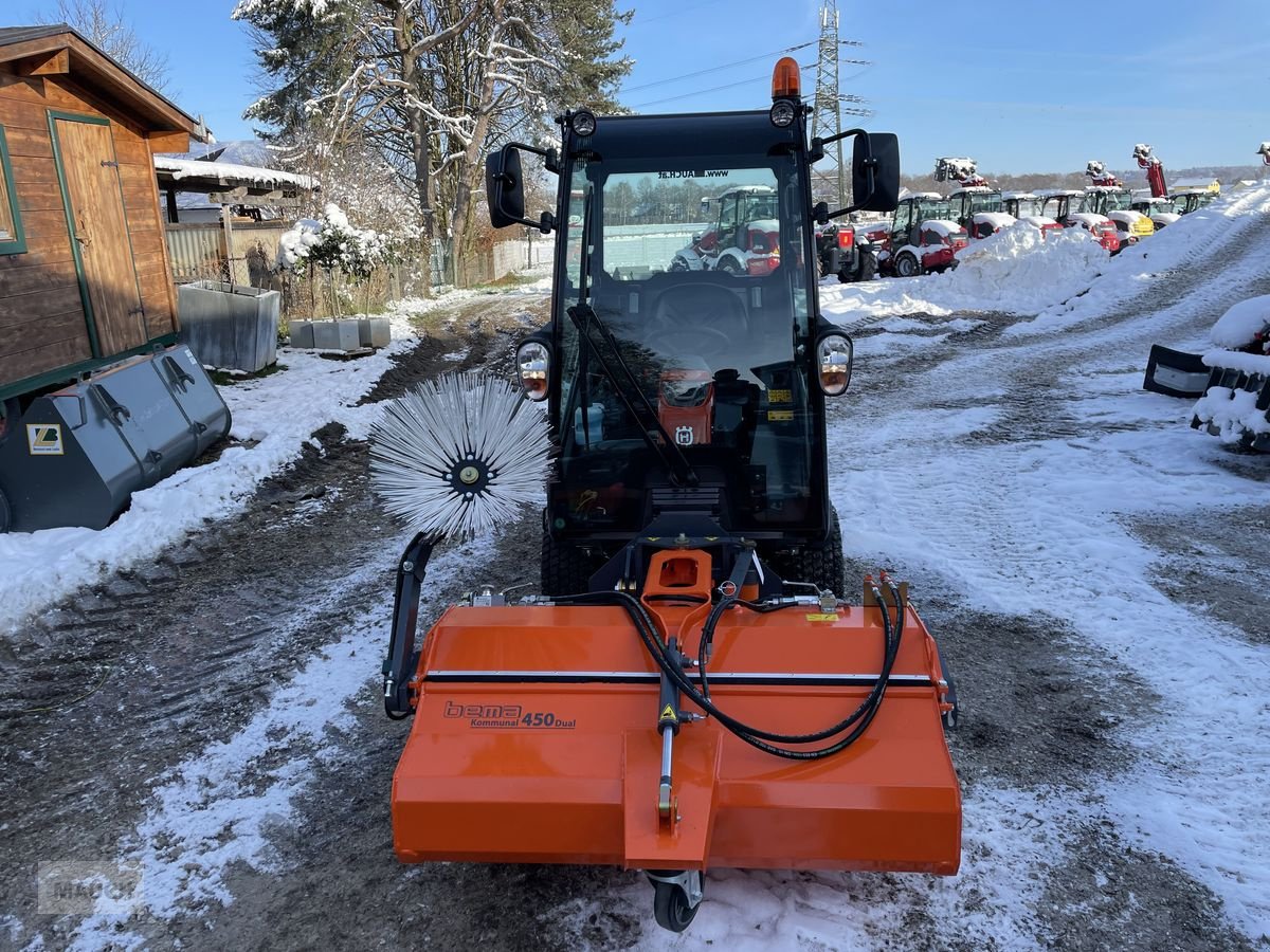 Rasentraktor typu Husqvarna Kehrmaschine mit Sammelwanne und Seitenbesen, Neumaschine v Burgkirchen (Obrázok 2)