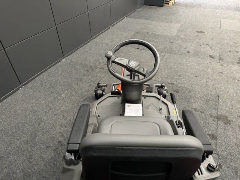 Rasentraktor a típus Husqvarna Kommunalrider R418TsX AWD 112cm Mähdeck 14,68PS, Neumaschine ekkor: Tamsweg (Kép 10)