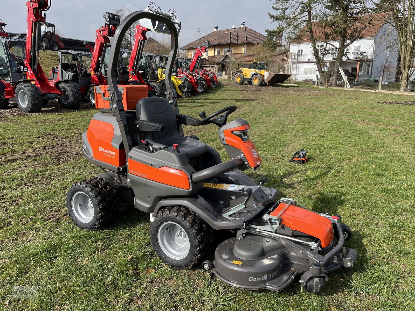 Rasentraktor des Typs Husqvarna P 524XR Efi mit Funksteuerung inkl. Mähdeck, Vorführmaschine in Burgkirchen (Bild 4)