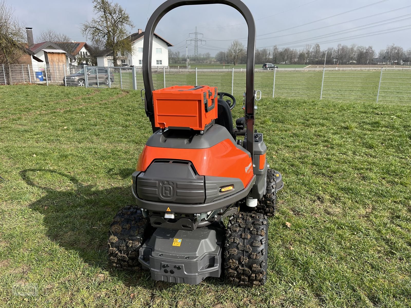 Rasentraktor des Typs Husqvarna P 524XR Efi mit Funksteuerung inkl. Mähdeck, Vorführmaschine in Burgkirchen (Bild 8)