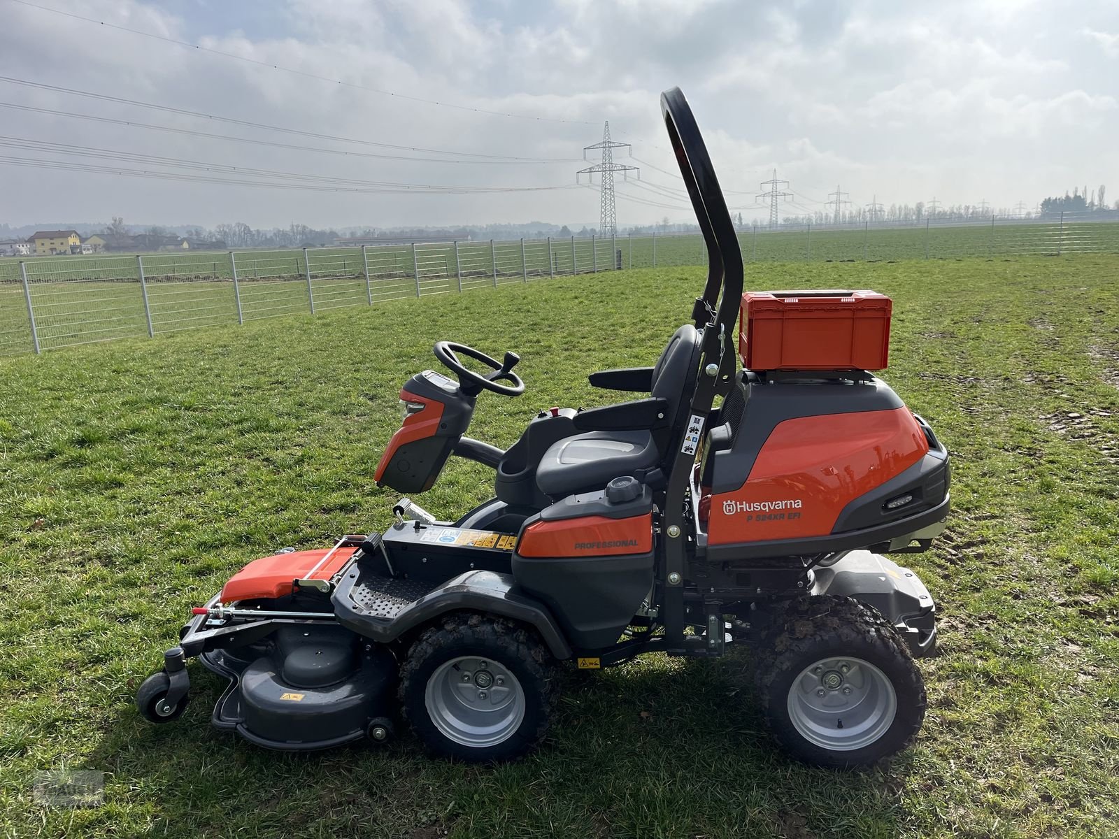 Rasentraktor des Typs Husqvarna P 524XR Efi mit Funksteuerung inkl. Mähdeck, Vorführmaschine in Burgkirchen (Bild 11)