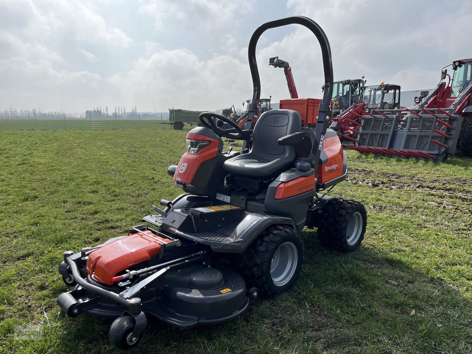 Rasentraktor del tipo Husqvarna P 524XR Efi mit Funksteuerung inkl. Mähdeck, Vorführmaschine en Burgkirchen (Imagen 3)