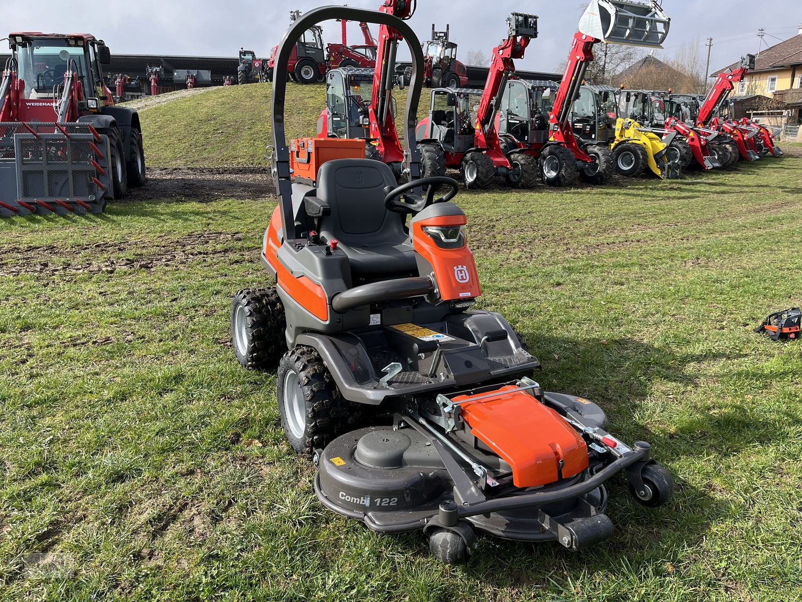 Rasentraktor des Typs Husqvarna P 524XR Efi mit Funksteuerung inkl. Mähdeck, Vorführmaschine in Burgkirchen (Bild 5)