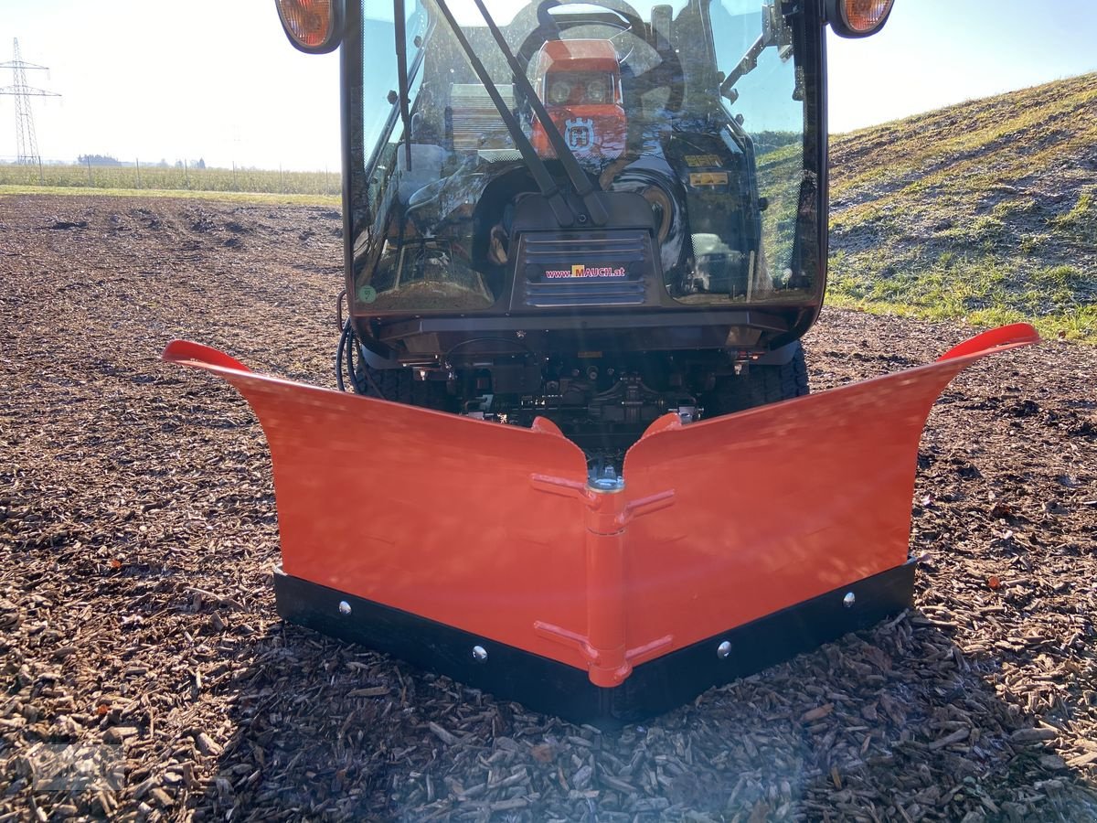 Rasentraktor of the type Husqvarna P 525DX Kabine mit Winterausrüstung, Neumaschine in Burgkirchen (Picture 15)