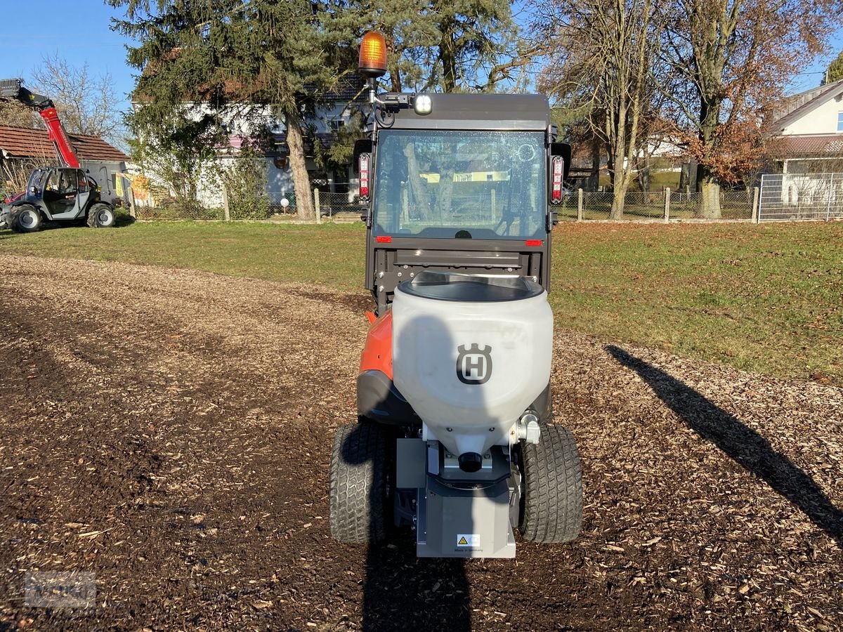 Rasentraktor des Typs Husqvarna P 525DX Kabine mit Winterausrüstung, Neumaschine in Burgkirchen (Bild 10)