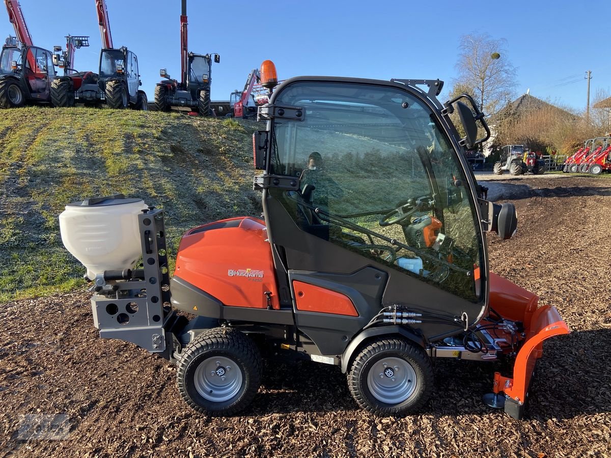 Rasentraktor of the type Husqvarna P 525DX Kabine mit Winterausrüstung, Neumaschine in Burgkirchen (Picture 12)