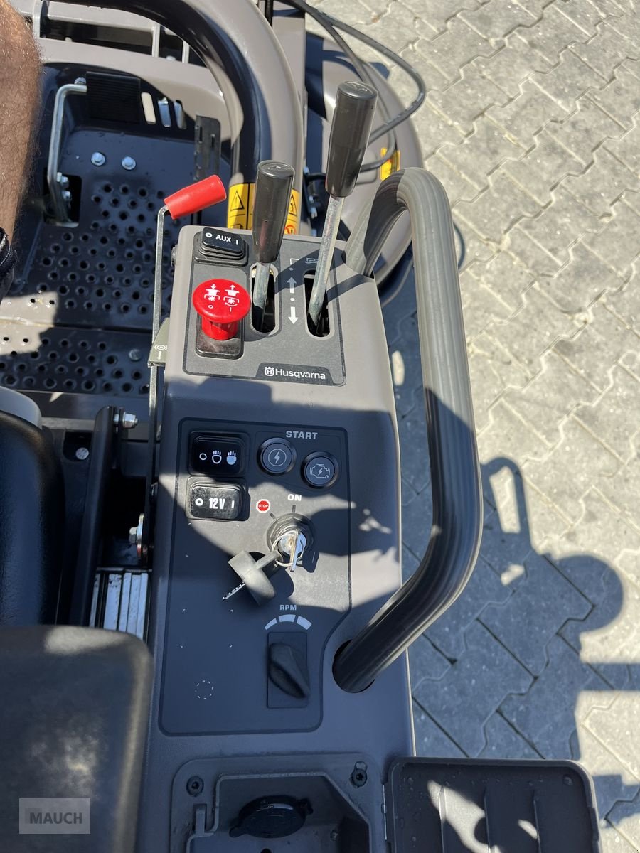 Rasentraktor tip Husqvarna P 535HX Hybrid Rider nur 10h, Vorführmaschine in Burgkirchen (Poză 20)