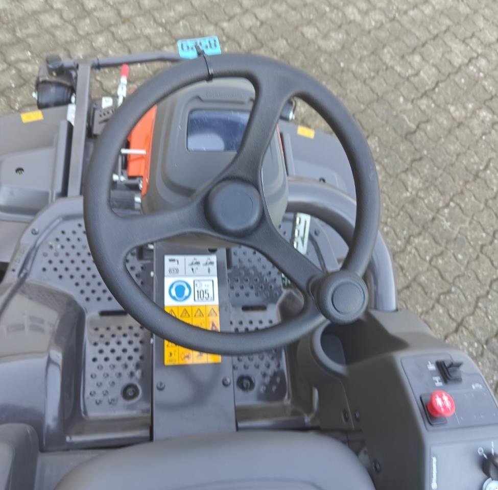 Rasentraktor tip Husqvarna P524EFI, Gebrauchtmaschine in Viborg (Poză 3)