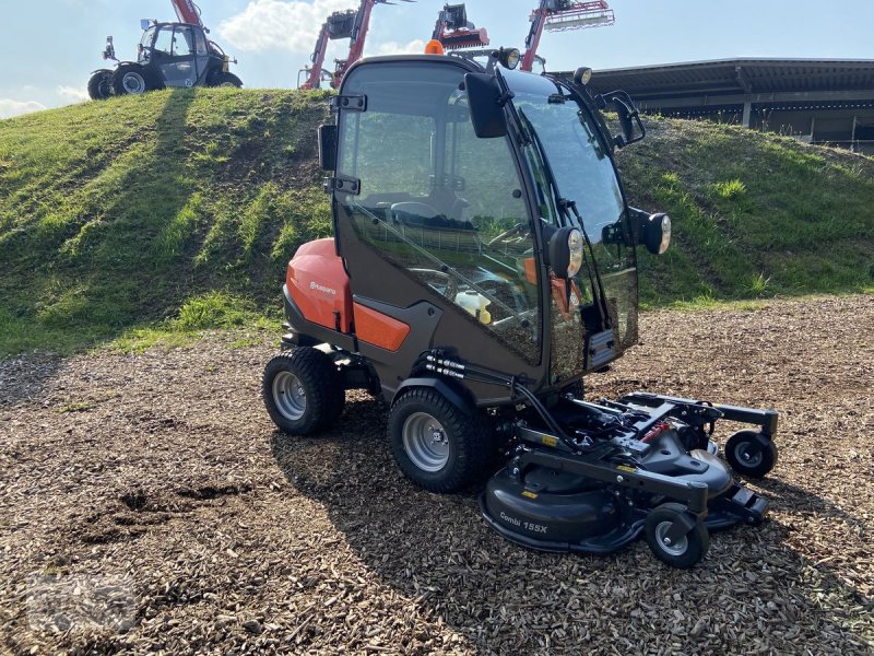 Rasentraktor of the type Husqvarna P525 DX Kabine mit Mähdeck, Neumaschine in Burgkirchen (Picture 1)