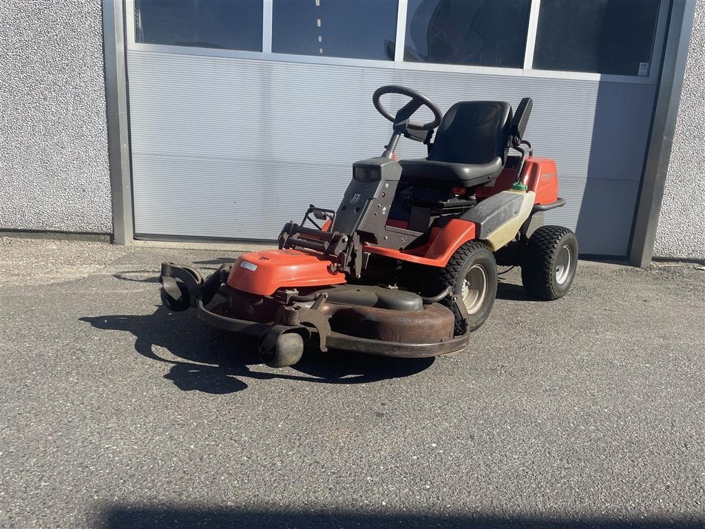 Rasentraktor du type Husqvarna PF21 AWD Inkl. 122cm klipper, Gebrauchtmaschine en Holstebro (Photo 1)