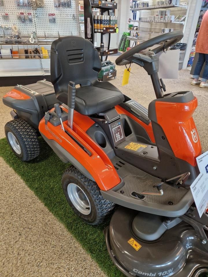 Rasentraktor van het type Husqvarna R200IX, Gebrauchtmaschine in Jelling (Foto 2)