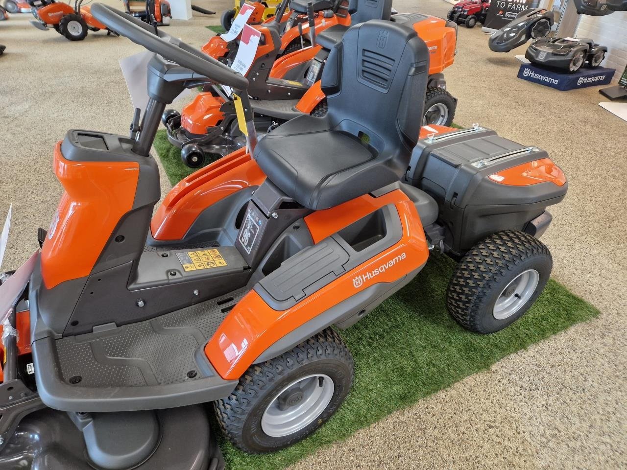 Rasentraktor van het type Husqvarna R200IX, Gebrauchtmaschine in Jelling (Foto 1)