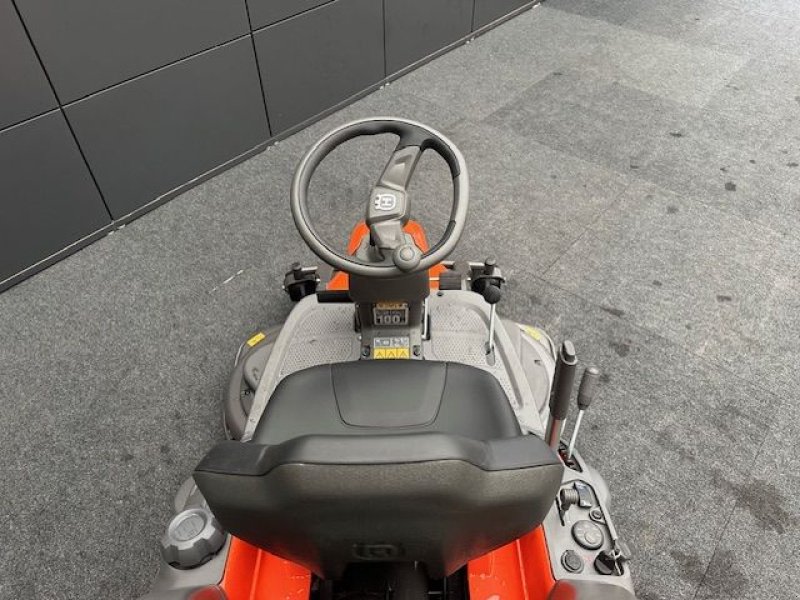 Rasentraktor tip Husqvarna Rasentraktor RC320Ts AWD 112cm Mähdeck, 16,9PS, Neumaschine in Tamsweg (Poză 10)