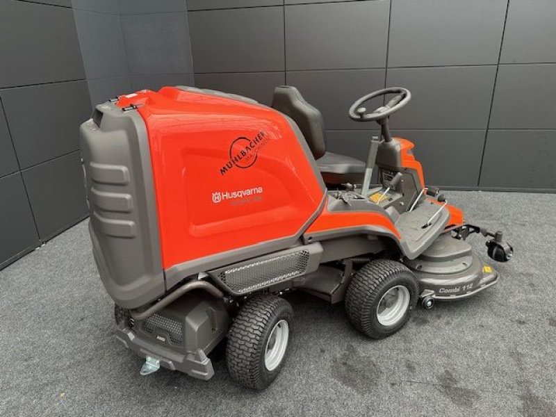 Rasentraktor типа Husqvarna Rasentraktor RC320Ts AWD 112cm Mähdeck, 16,9PS, Neumaschine в Tamsweg (Фотография 4)