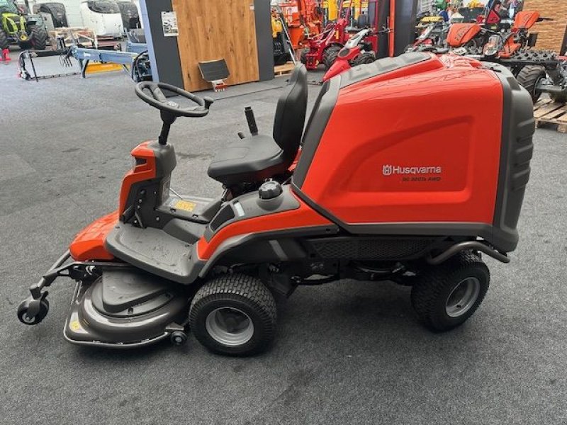 Rasentraktor typu Husqvarna Rasentraktor RC320Ts AWD 112cm Mähdeck, 16,9PS, Neumaschine w Tamsweg (Zdjęcie 11)