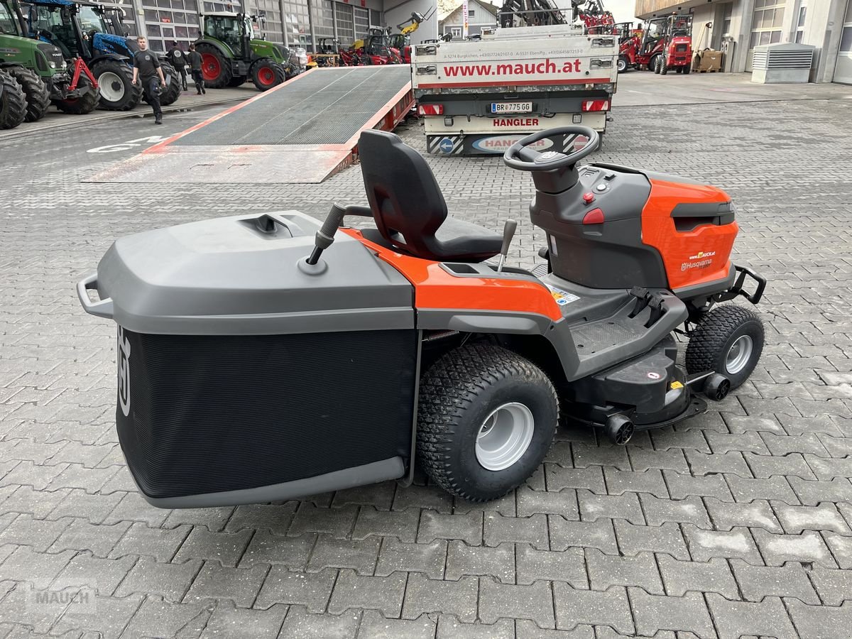 Rasentraktor del tipo Husqvarna Rasentraktor TC 220T 20PS, Frühbesteller!!, Neumaschine en Burgkirchen (Imagen 12)