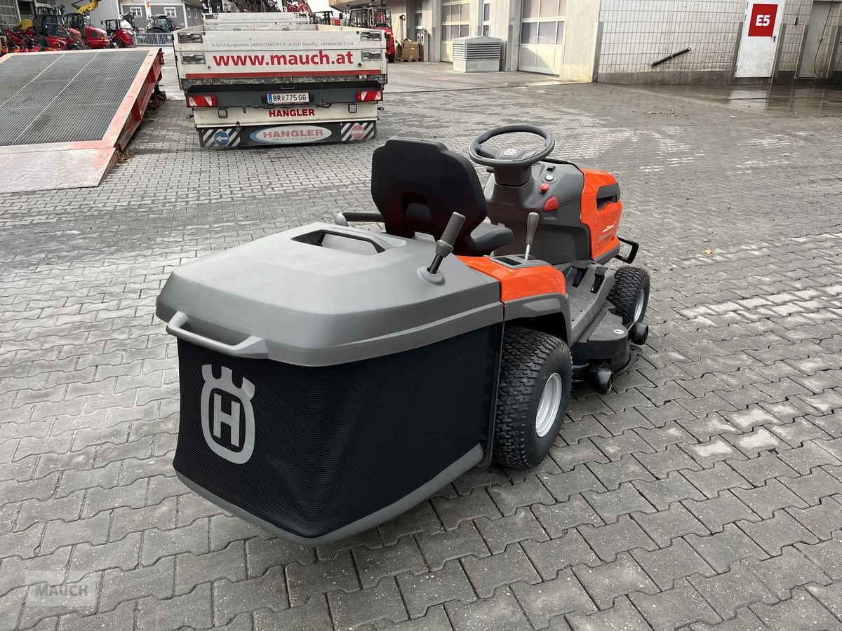 Rasentraktor van het type Husqvarna Rasentraktor TC 220T 20PS, Frühbesteller!!, Neumaschine in Burgkirchen (Foto 10)