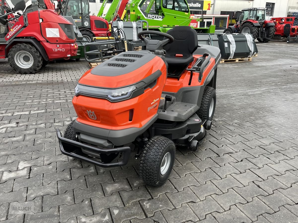 Rasentraktor van het type Husqvarna Rasentraktor TC 220T 20PS, Frühbesteller!!, Neumaschine in Burgkirchen (Foto 16)