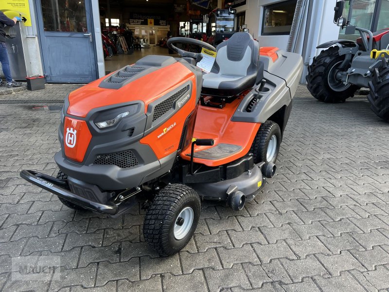 Rasentraktor van het type Husqvarna Rasentraktor TC 242TX, nur 90h, Gebrauchtmaschine in Burgkirchen (Foto 1)