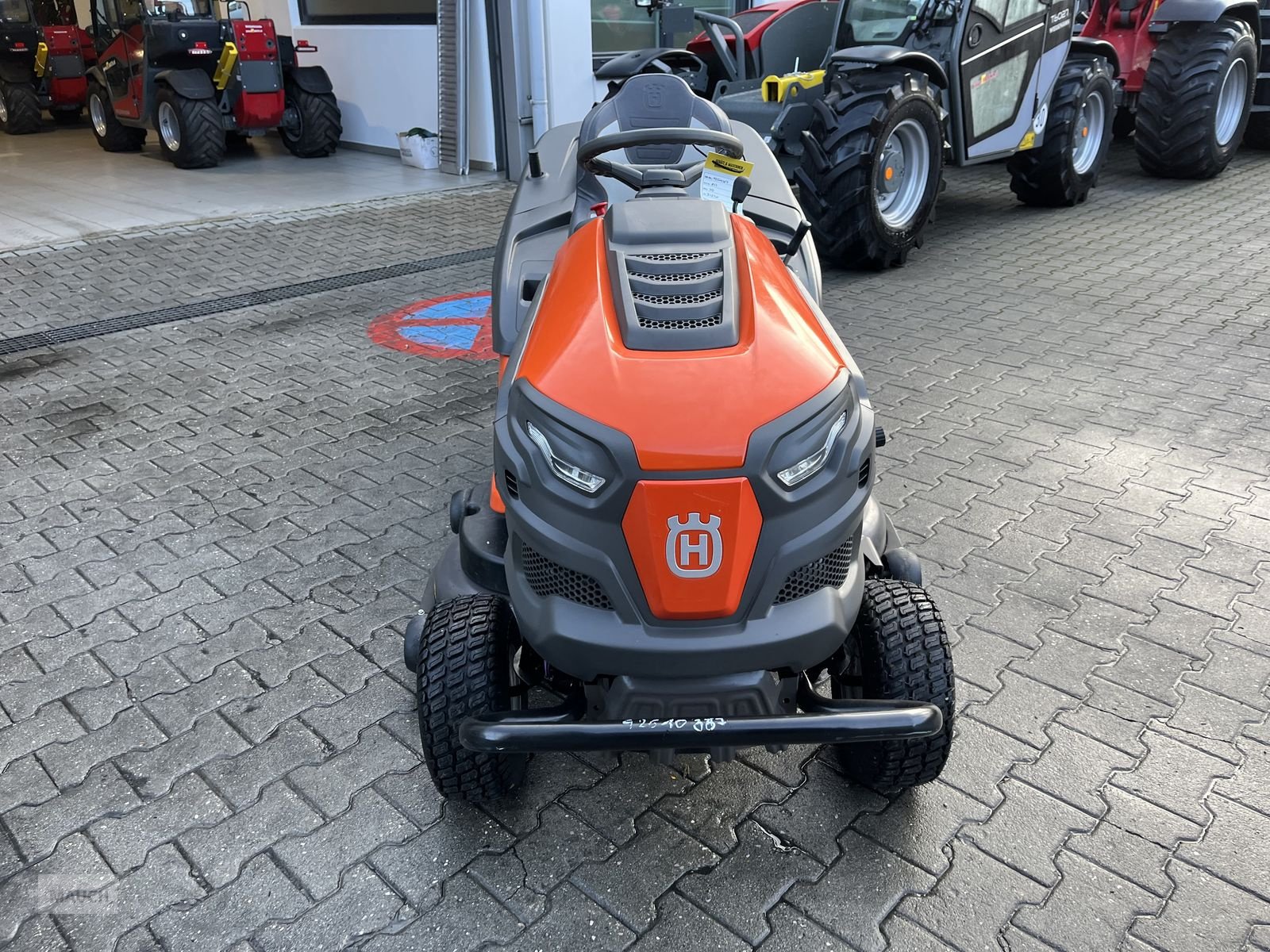 Rasentraktor del tipo Husqvarna Rasentraktor TC 242TX, nur 90h, Gebrauchtmaschine en Burgkirchen (Imagen 14)