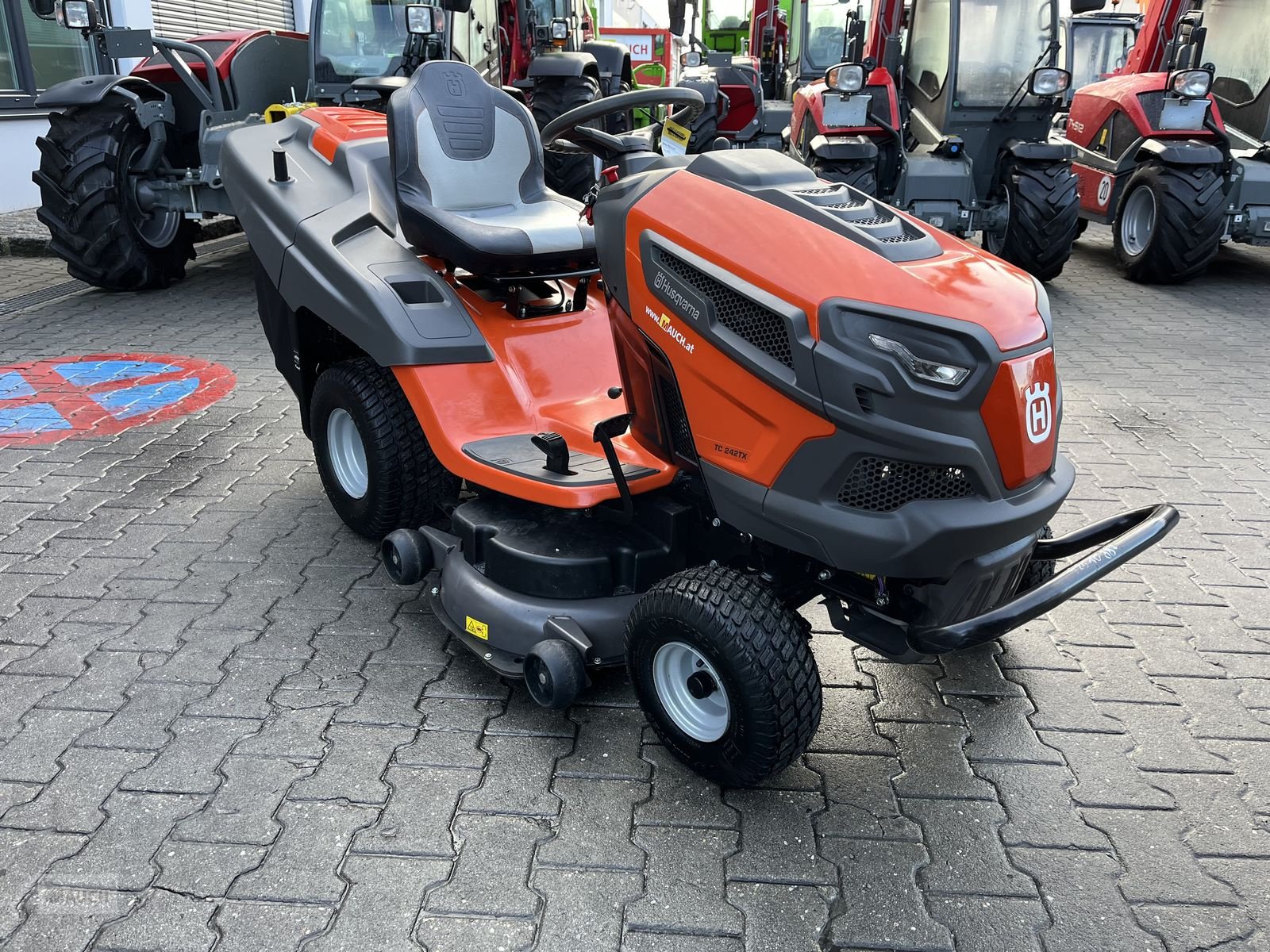 Rasentraktor del tipo Husqvarna Rasentraktor TC 242TX, nur 90h, Gebrauchtmaschine en Burgkirchen (Imagen 13)