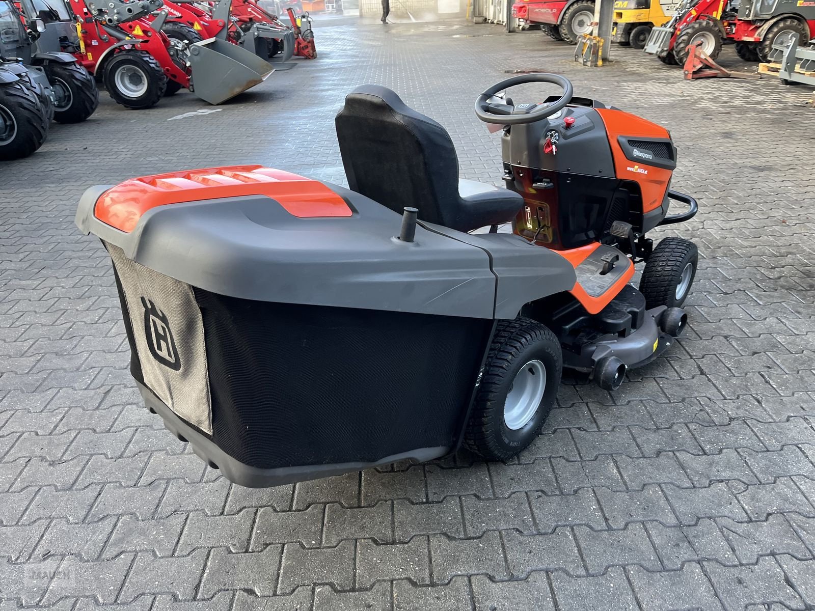 Rasentraktor del tipo Husqvarna Rasentraktor TC 242TX, nur 90h, Gebrauchtmaschine en Burgkirchen (Imagen 11)