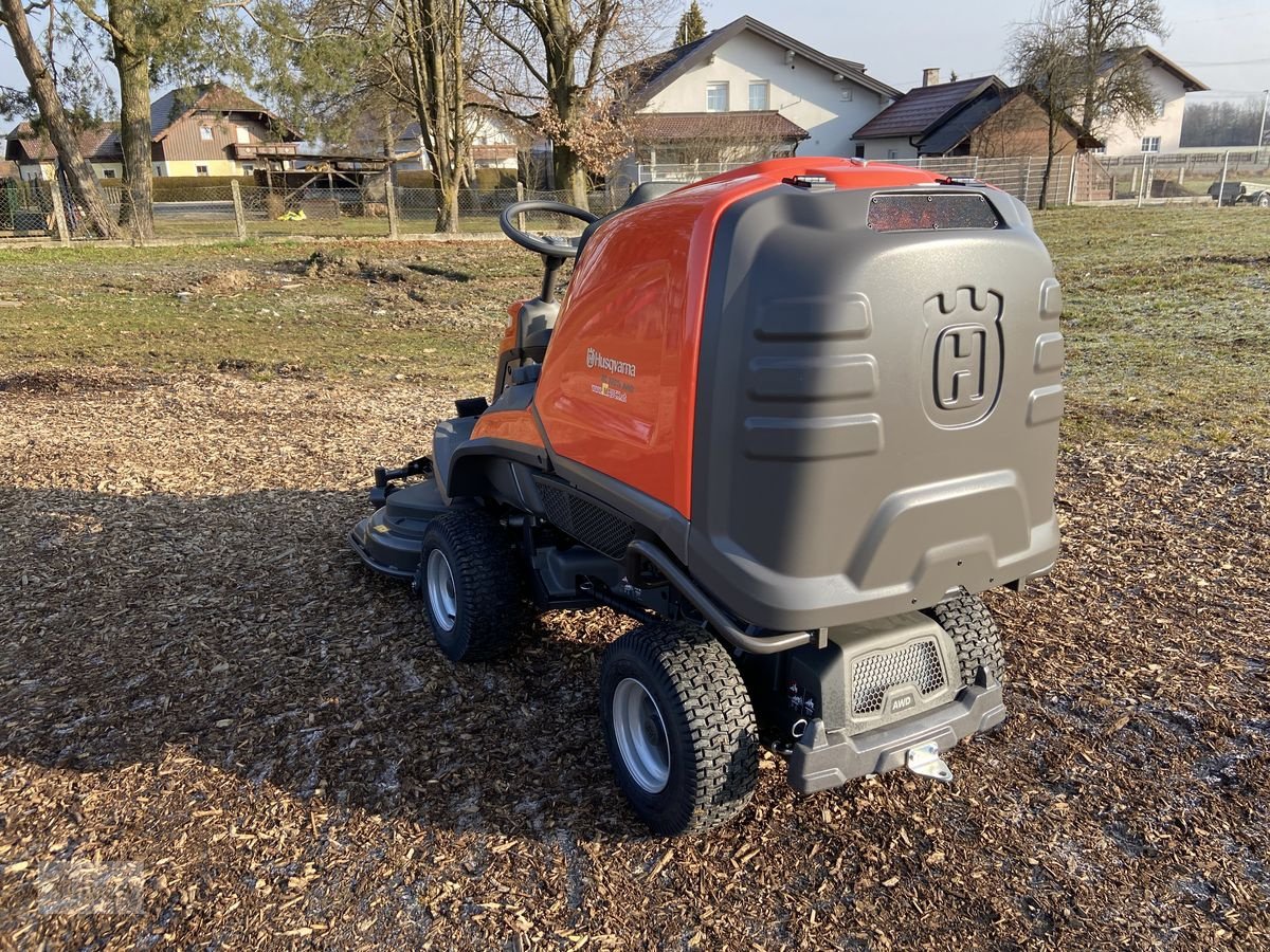 Rasentraktor от тип Husqvarna RC320 TS AWD mit Mähdeck 112cm, Neumaschine в Burgkirchen (Снимка 11)