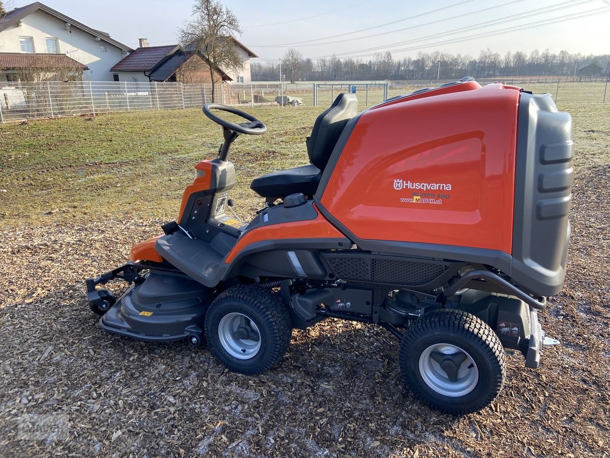 Rasentraktor Türe ait Husqvarna RC320 TS AWD mit Mähdeck 112cm, Neumaschine içinde Burgkirchen (resim 10)