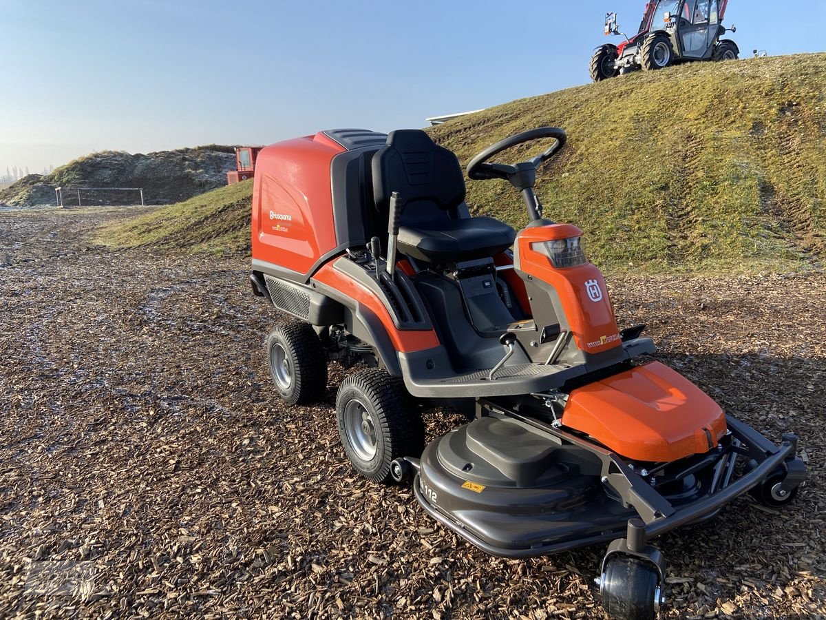 Rasentraktor от тип Husqvarna RC320 TS AWD mit Mähdeck 112cm, Neumaschine в Burgkirchen (Снимка 16)