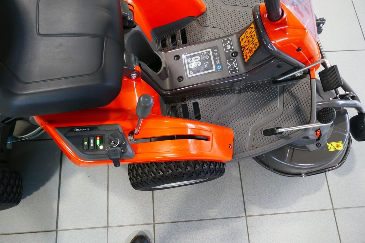 Rasentraktor типа Husqvarna Rider 112iC, Gebrauchtmaschine в Villach (Фотография 7)