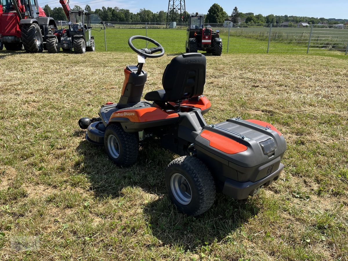 Rasentraktor of the type Husqvarna Rider 200iX Akku FRÜHBEZUGSAKTION, Neumaschine in Burgkirchen (Picture 8)