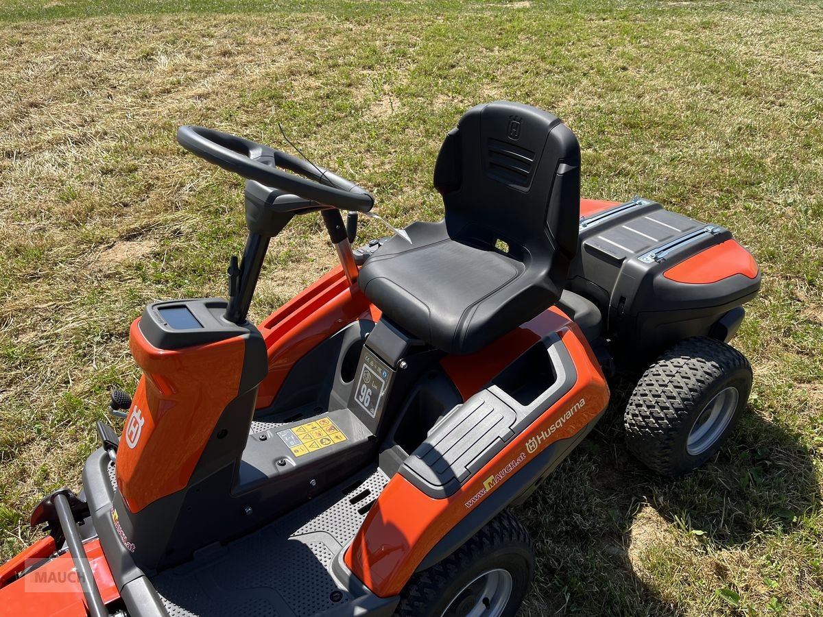 Rasentraktor of the type Husqvarna Rider 200iX Akku inkl. Kostenloser Motorsäge 550, Neumaschine in Burgkirchen (Picture 5)