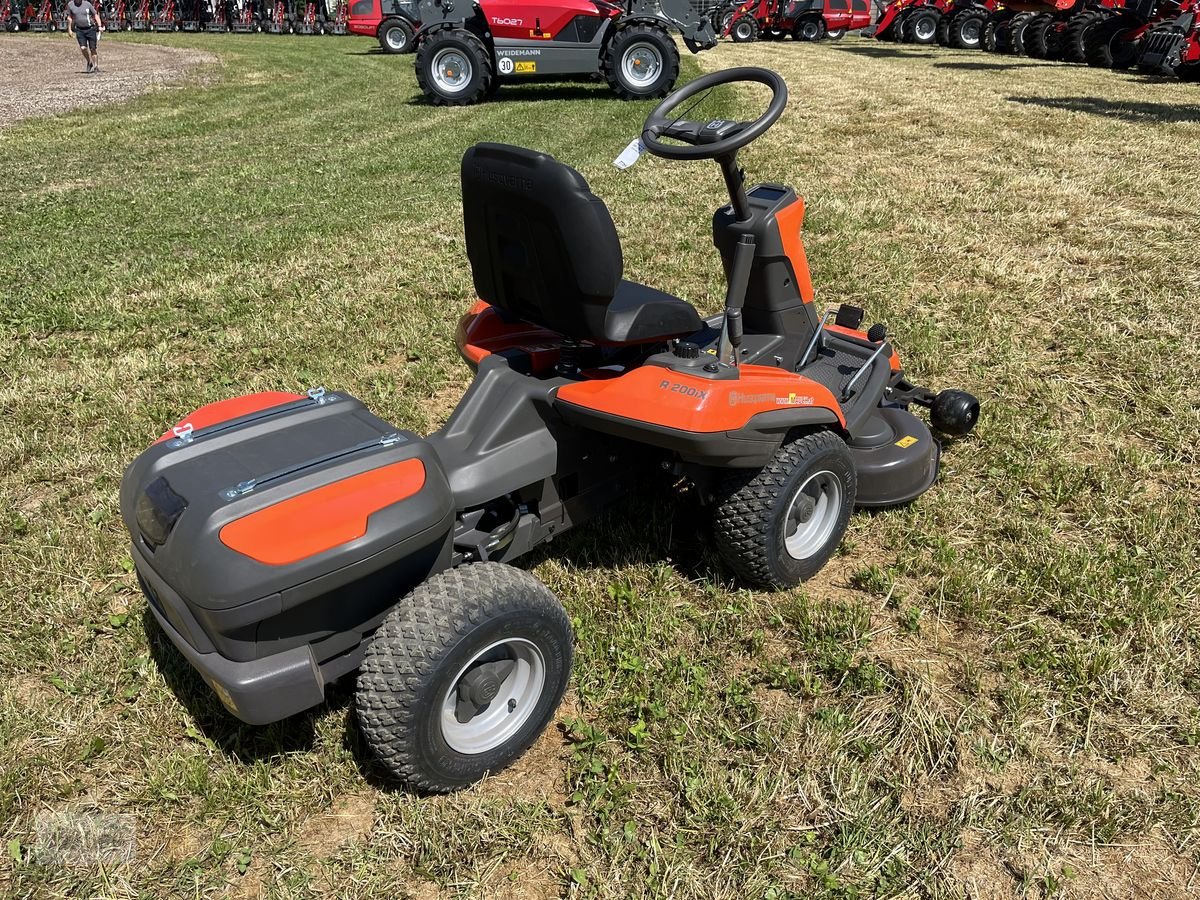 Rasentraktor of the type Husqvarna Rider 200iX Akku inkl. Kostenloser Motorsäge 550, Neumaschine in Burgkirchen (Picture 10)