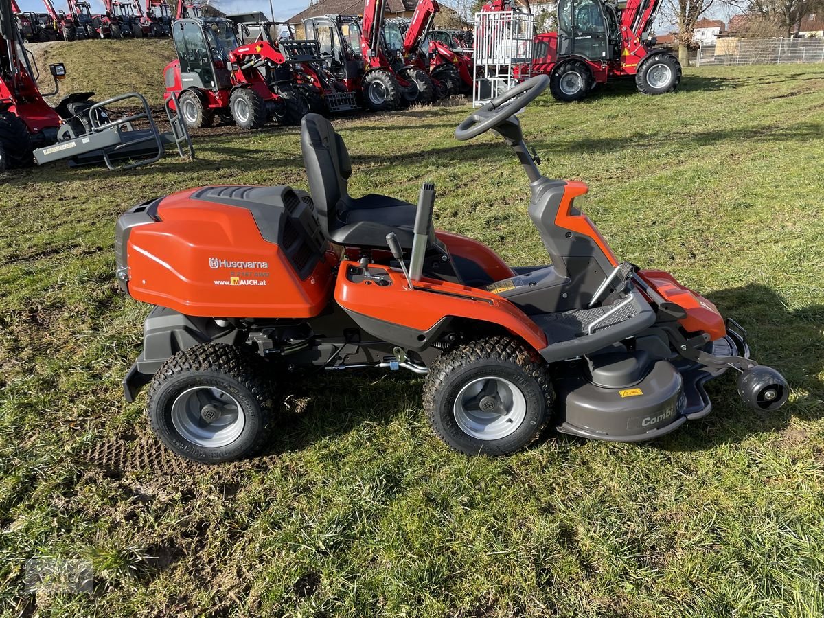 Rasentraktor del tipo Husqvarna Rider 216 T AWD 103cm & Schneeschild, Neumaschine en Burgkirchen (Imagen 8)