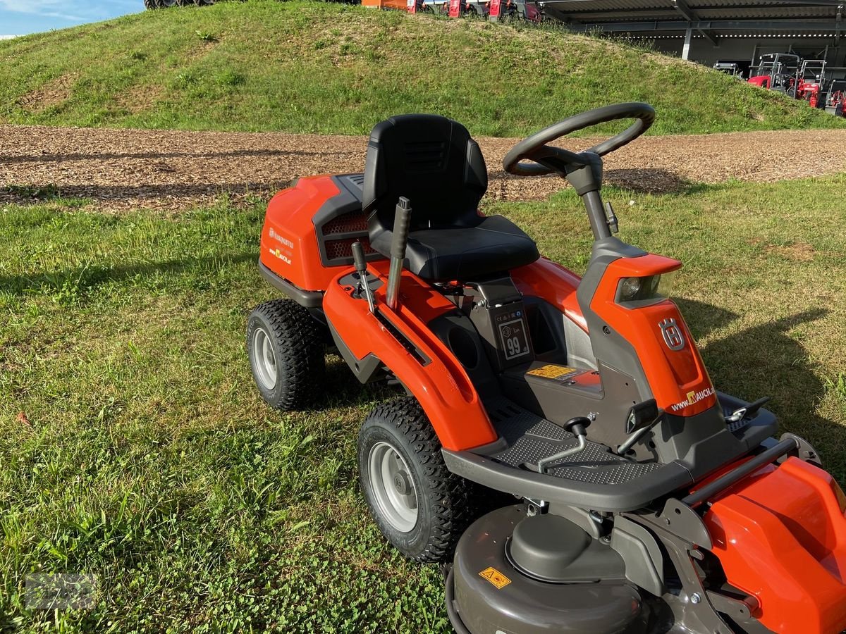 Rasentraktor del tipo Husqvarna Rider 216 T AWD 103cm & Schneeschild, Neumaschine en Burgkirchen (Imagen 26)