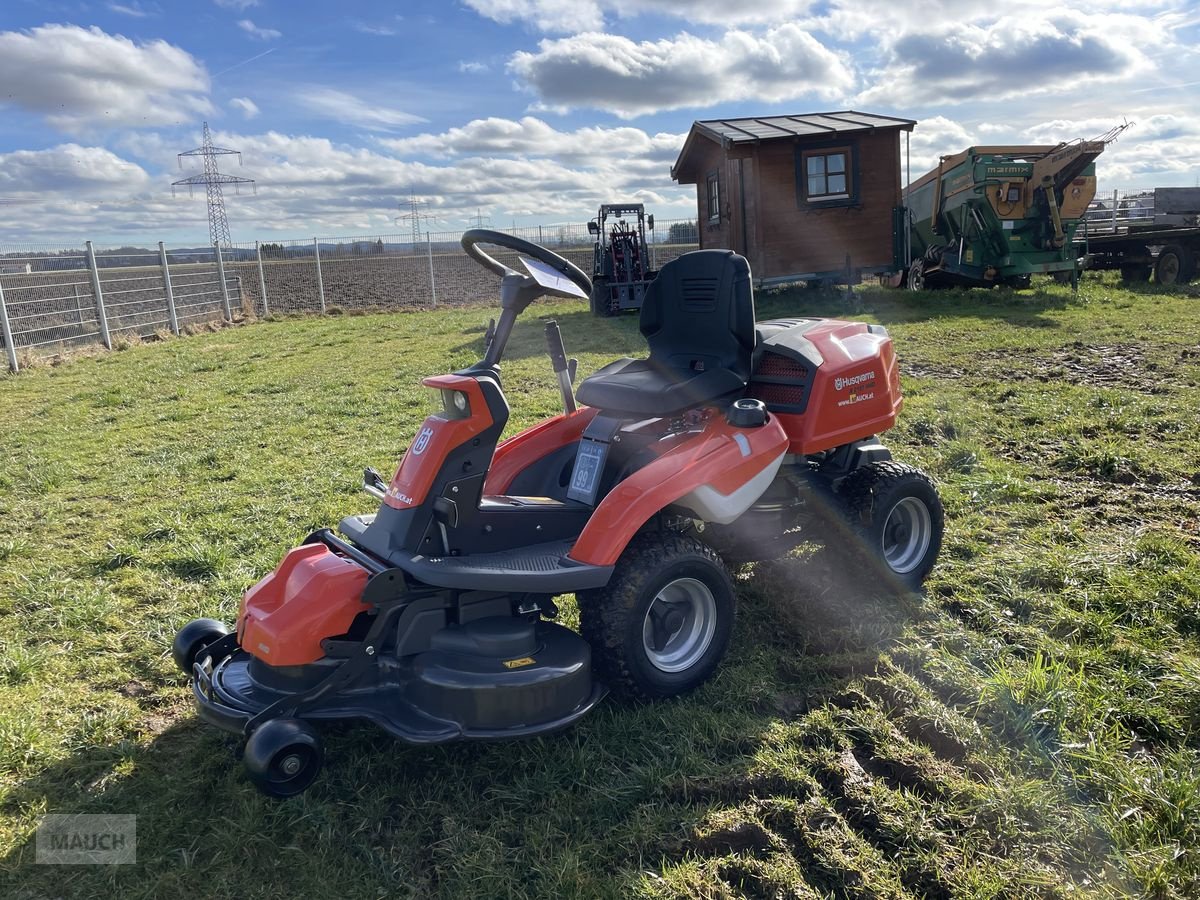 Rasentraktor του τύπου Husqvarna Rider 216 T AWD 103cm & Schneeschild, Neumaschine σε Burgkirchen (Φωτογραφία 11)