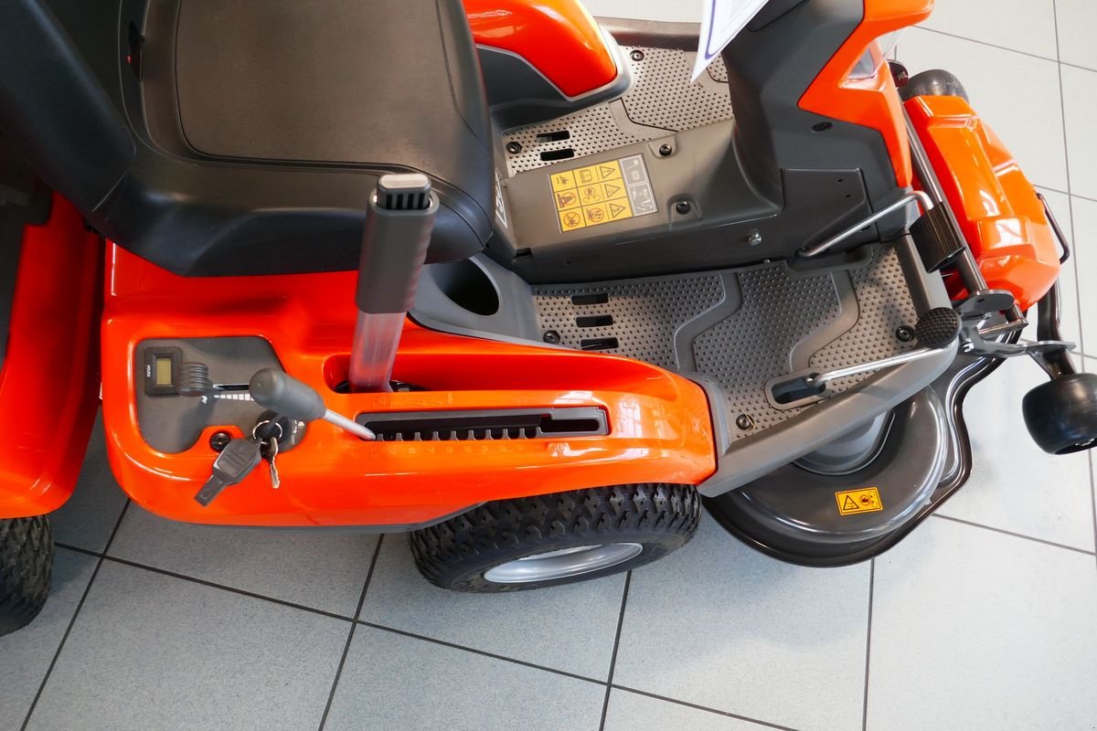 Rasentraktor del tipo Husqvarna Rider 216 T AWD, Gebrauchtmaschine en Villach (Imagen 11)