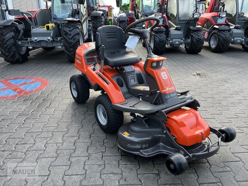 Rasentraktor типа Husqvarna Rider 216T AWD mit 94cm Mähdeck & Schneeschild, Vorführmaschine в Burgkirchen